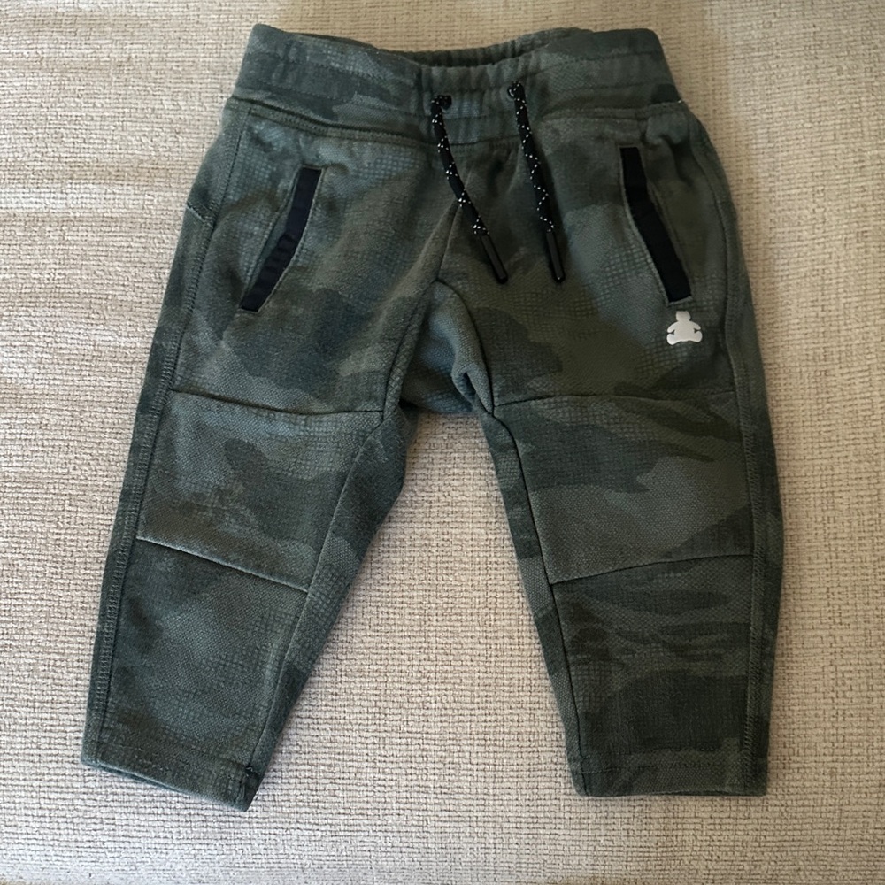 GAP FIT Camouflage Jogger Pants